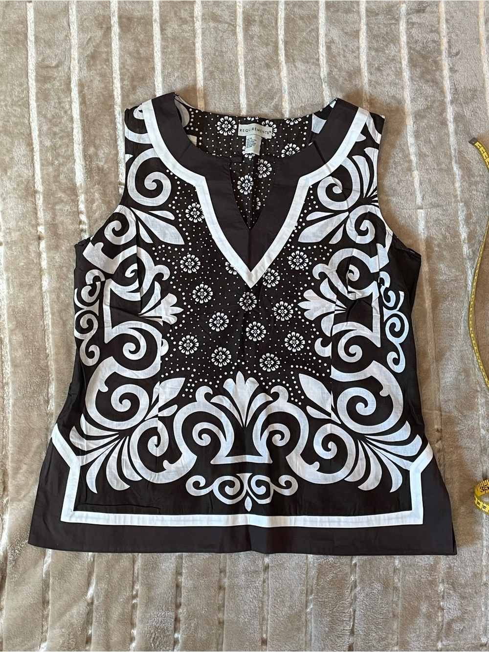 Requirements Black and White Sleeveless V-Neck Ornate Print Camisole